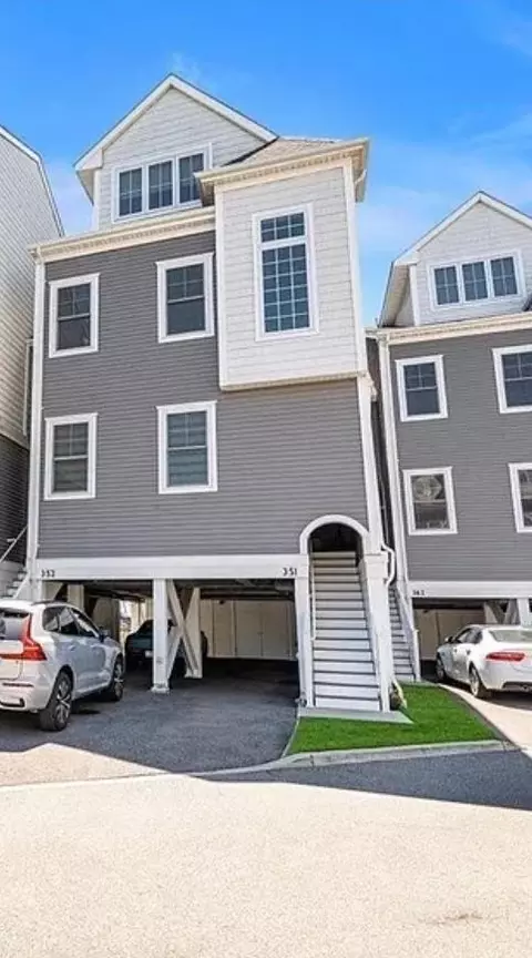 351 Marina Pointe Dr, Oceanside, NY 11572