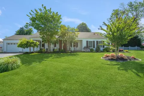 24 Bayview Pl, Amityville, NY 11701