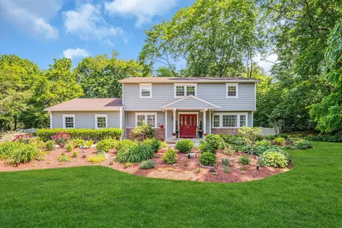 54 Threepence Dr, Melville, NY 11747