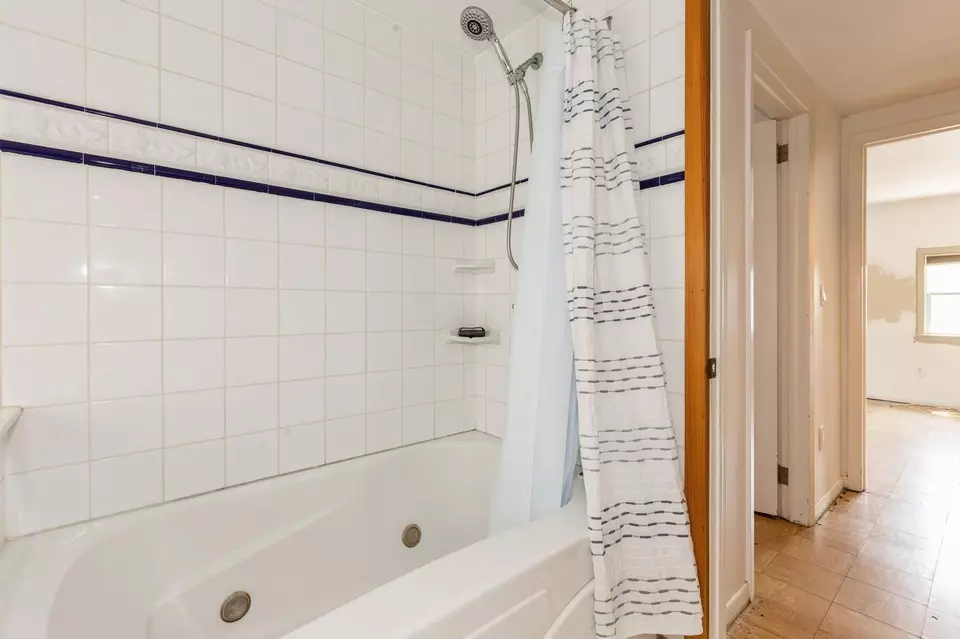 Bath - 15 Orchard Rd, Brookhaven, NY 11772 photo 4 of 4