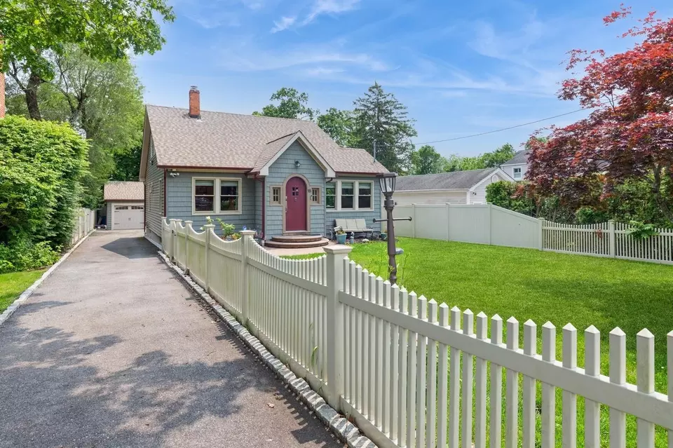 Exterior - 15 Orchard Rd, Brookhaven, NY 11772 photo 2 of 8