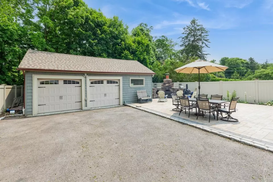 Exterior - 15 Orchard Rd, Brookhaven, NY 11772 photo 5 of 8