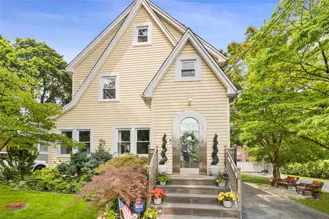 50 Askins Pl, New Rochelle, NY 10801
