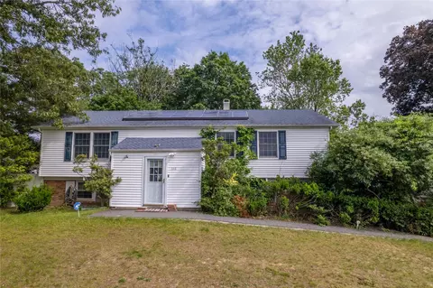 668 Hawkins Rd E, Coram, NY 11727