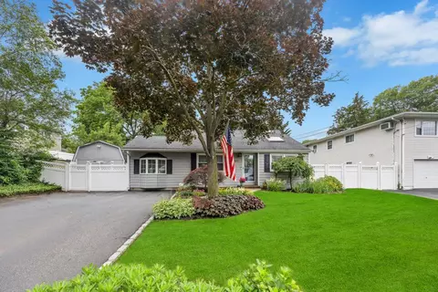 51 Huron St, Port Jefferson Station, NY 11776