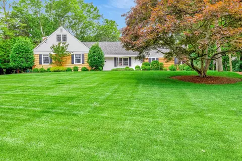 2 The Spout, Smithtown, NY 11787