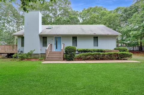 13 Eau Claire St, East Hampton, NY 11937