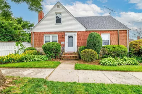 360 Foch Blvd, North Hempstead, NY 11501