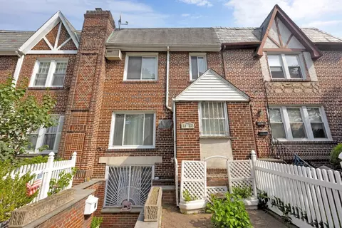 80-04 Cowles Ct, Middle Village, NY 11379