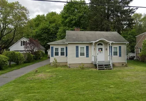 17 Rose Pl, Woodbury, NY 10917