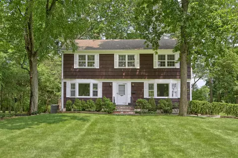 1 Welwyn Ln, Mount Pleasant, NY 10595