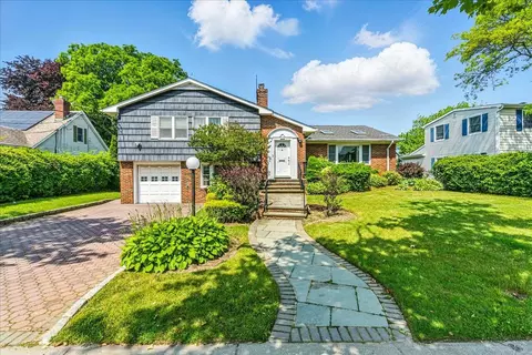189 Blackheath Rd, Lido Beach, NY 11561
