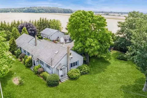 6580 Oregon Rd, Cutchogue, NY 11935
