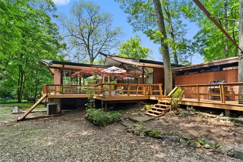 35 Western Dr, Greenburgh, NY 10502