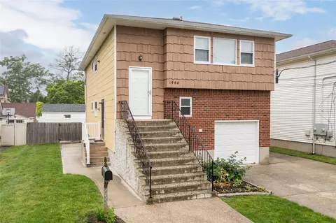 1444 Park Ave, Merrick, NY 11566