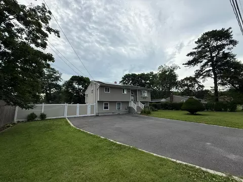 323 Ocean Ave, Brentwood, NY 11717