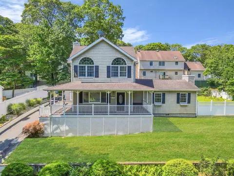 18 Flowerfield Road Rd, Sound Beach, NY 11789
