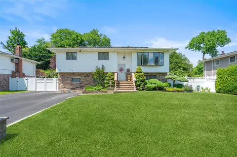 305 Alfred St, North Babylon, NY 11703