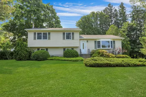 38 Sunset Dr, Southeast, NY 10509