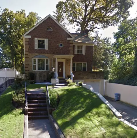 8687 Palermo St, New York, NY 11423