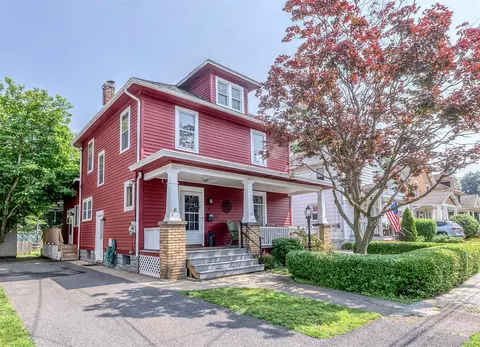 35 Derrenbacher St, Kingston, NY 12401