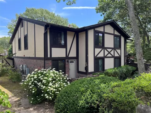 48 Birchwood Dr, Port Jefferson Station, NY 11776