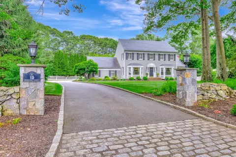 15 Hermitage St, Wading River, NY 11792