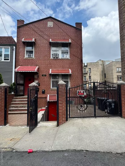 1800 Palisade Pl, New York, NY 10453