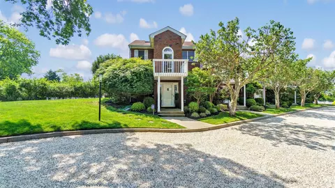 32 Library Ave # D, Westhampton Beach, NY 11978