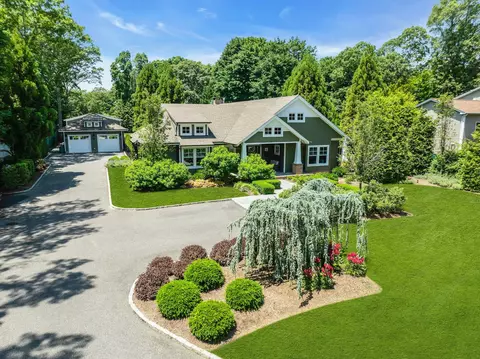 120 Cambon Ave, Saint James, NY 11780