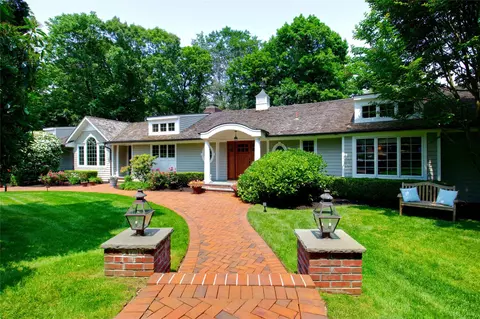 100 Gristmill Ln, North Hempstead, NY 11030