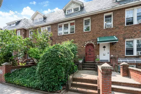 3916 51st St, New York, NY 11377