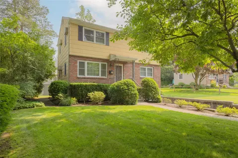 17 Shady Ln, Scarsdale, NY 10583