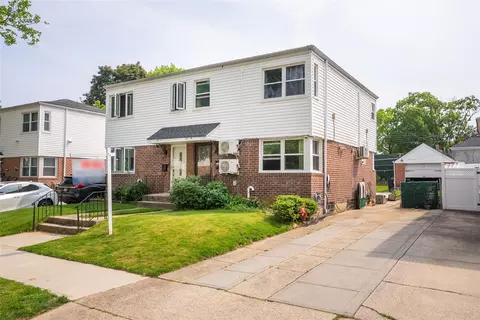 67-15 214th St, Oakland Gardens, NY 11364