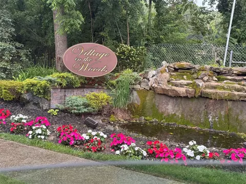 10 Palm Ct, Selden, NY 11784