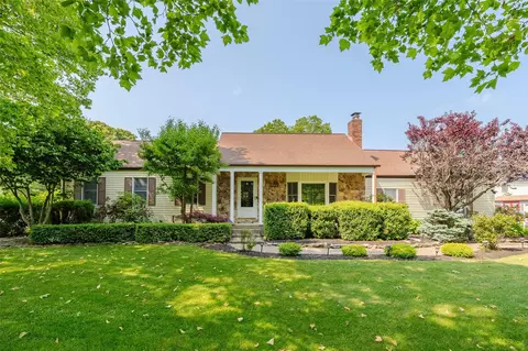 6024 N Country Rd, Wading River, NY 11792