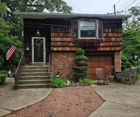 1 Parkhill Ave, Massapequa, NY 11758