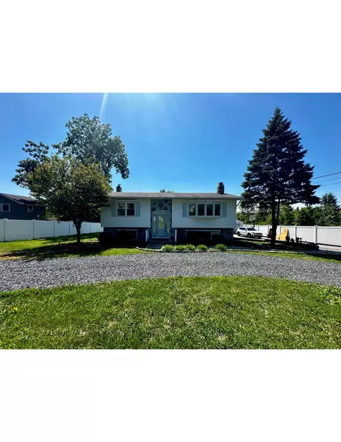 1300 Burlingham Rd, Shawangunk, NY 12566