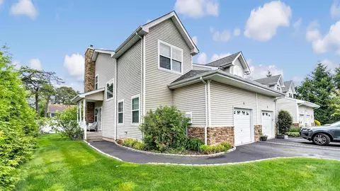 35 Terrace Ln #35, Patchogue, NY 11772