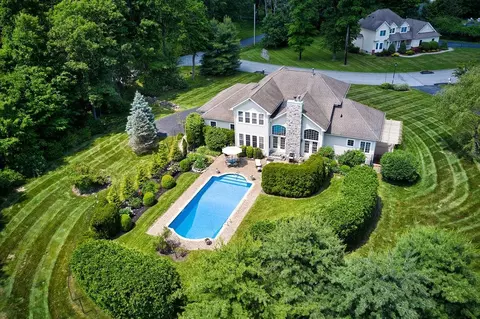 57 Coachlight Dr, Poughkeepsie, NY 12603