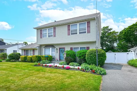 1426 Lombardy Blvd, Bay Shore, NY 11706
