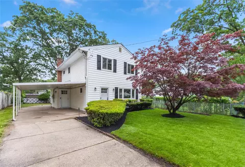 307 41st St, Copiague, NY 11726