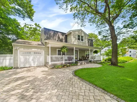 481 Easton St, Ronkonkoma, NY 11779