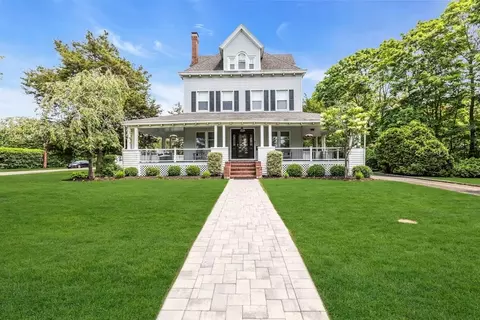 33 Nelson Ave, Blue Point, NY 11715
