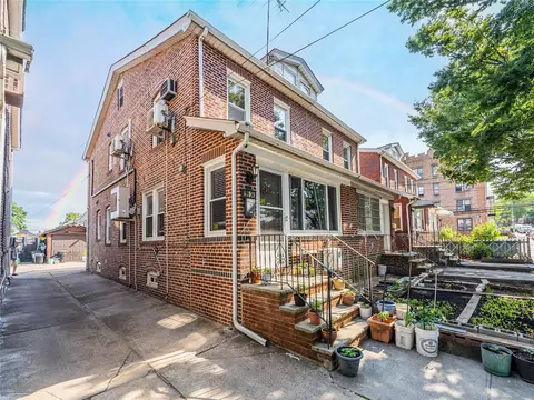 19934 34th Ave, Flushing, NY 11358