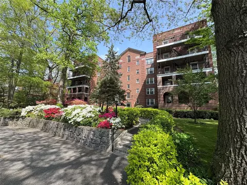 1360 Midland Ave #1B, Yonkers, NY 10708