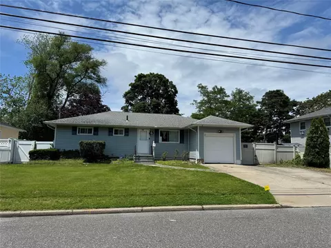 127 New Jersey Ave, Bay Shore, NY 11706