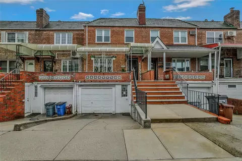 60-28 77 Pl, New York, NY 11379