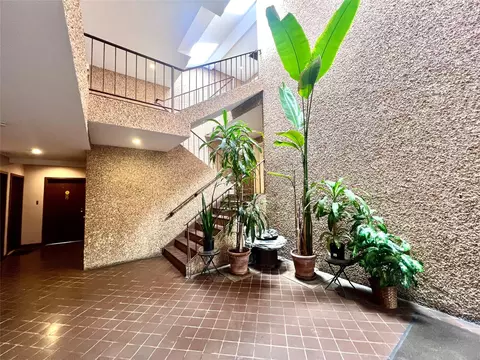 530 Hudson Ave #A4, Cedarhurst, NY 11516