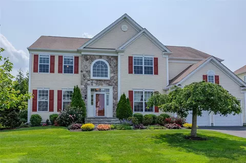 9 Avolet Ct, Mount Sinai, NY 11766